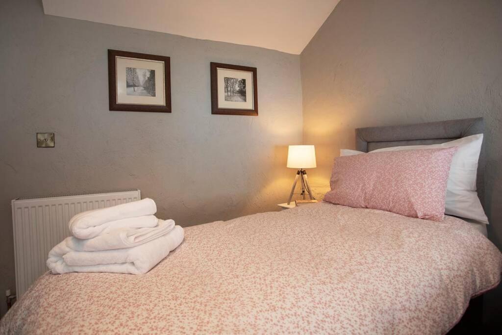 Kilbroney River Cottage โรสเทรวอร์ ภายนอก รูปภาพ