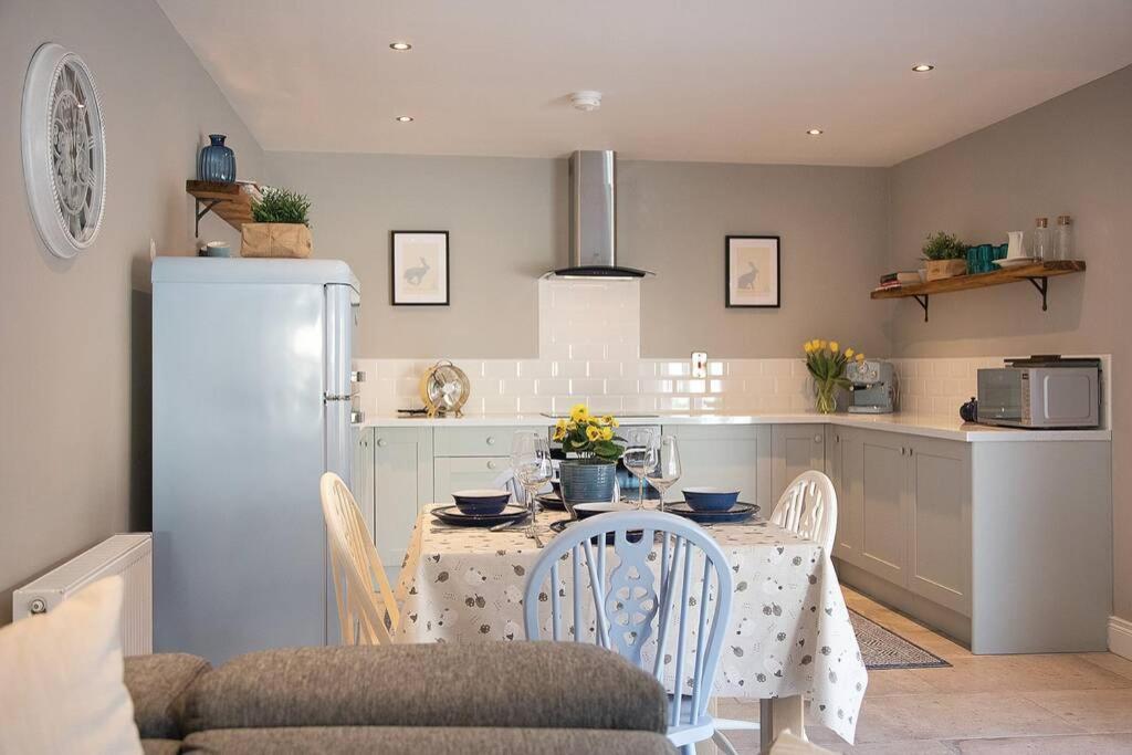 Kilbroney River Cottage โรสเทรวอร์ ภายนอก รูปภาพ